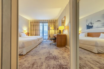Standard Room, 2 Double Beds, City View