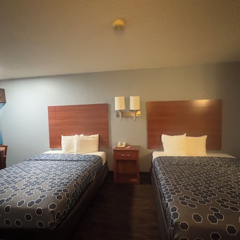 Standard Room, 2 Queen Beds, Non Smoking