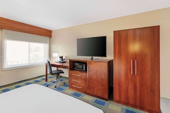 Standard Room, 1 King Bed, Accessible, Bathtub