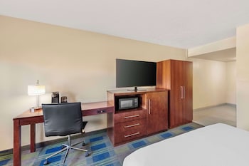 Standard Room, 1 King Bed, Accessible, Bathtub