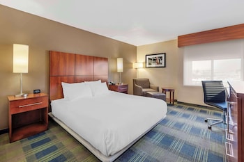 Standard Room, 1 King Bed, Accessible, Bathtub