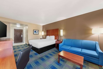 Standard Room, 1 King Bed, Non Smoking, Refrigerator & Microwave