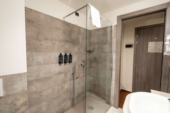 Economy Double Room, 1 Queen Bed