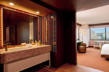 Corner Room, Guest room, 1 King