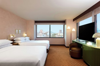 Corner Room, Guest room, 2 Queen