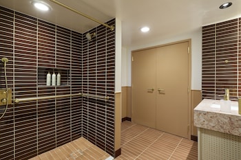 Room, 2 Queen Beds (Mobility/Hearing Access, Roll-In Shwr)