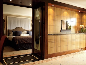 Suite, 1 King Bed (Hyde Park)