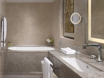 Suite, 1 Bedroom (Mayfair Floor)