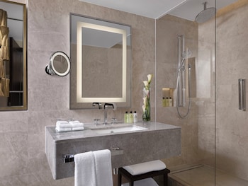 Junior Suite, 1 King Bed (Mayfair Floor)