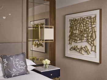 Classic Room, 1 King Bed (Mayfair Floor)