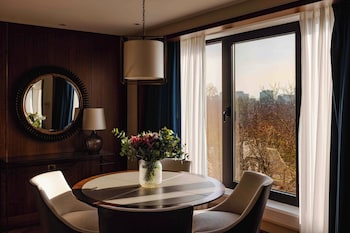 Suite (Prestige)
