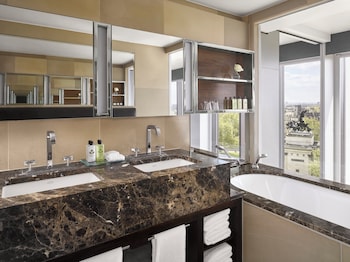 Suite (London)