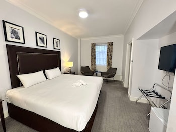 Executive Room, 1 King Bed, Non Smoking (Converts to 2 Twin Beds)