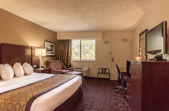 Deluxe Room, 1 King Bed, Balcony