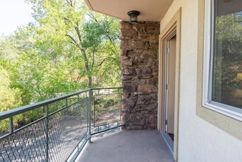 Deluxe Room, 2 Queen Beds, Balcony