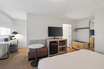Superior Room, 1 King Bed, Ground Floor
