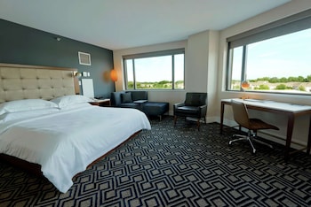 Room, 1 King Bed, Corner