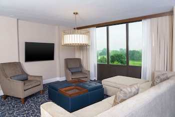 Suite, 1 King Bed with Sofa bed, Balcony