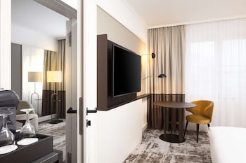 Family Suite, 1 King Bed, Connecting Rooms