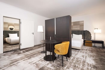 Junior Suite, 1 King Bed, Connecting Rooms (Family)