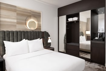 Deluxe Room, 1 Queen Bed