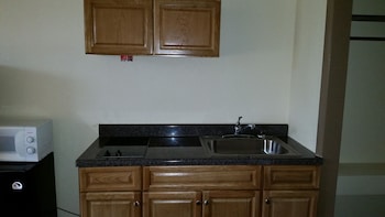 Economy Room, 1 King Bed
