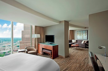 Executive Suite, 1 Bedroom (Mobility Accessible, Roll-in Shower)