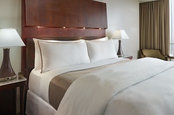 Room, 1 King Bed (Mobility Accessible, Roll-in Shower)