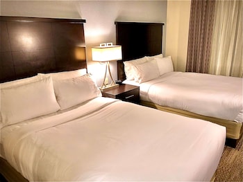 Suite, Multiple Beds (Two Bedroom Queen and Two Doubles)