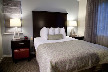 Suite, 1 Queen Bed, Accessible (Mobility Tub One Bedroom)