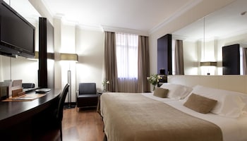 Family Room, Connecting Rooms (2 adults and 3 children)