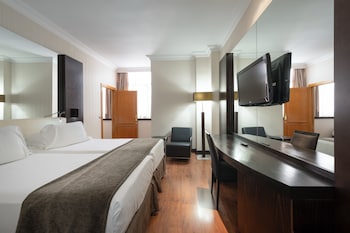 Family Room, Connecting Rooms (2 adults and 3 children)