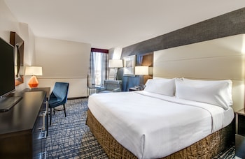 Junior Suite, 1 King Bed with Sofa bed