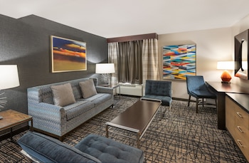 Junior Suite, 1 King Bed with Sofa bed