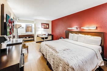 Premium Room, 1 King Bed (Upgraded Bedding & Snack, Smoke Free)