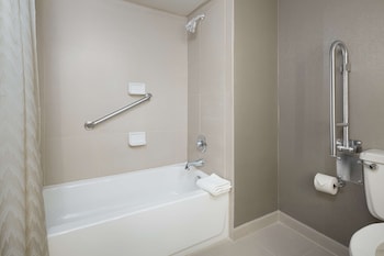 Room, 1 Queen Bed, Accessible, Bathtub (Mobility & Hearing)