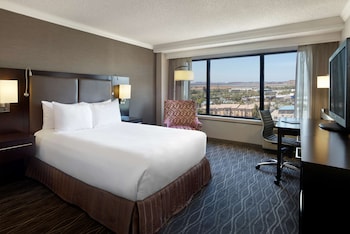 Deluxe Room, 1 Queen Bed, Accessible (Hearing Roll in Shower)