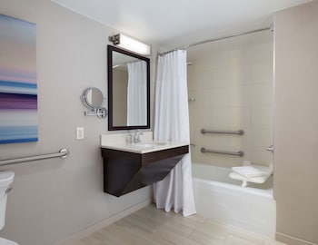 Junior Suite, 1 King Bed, Accessible, Bathtub (Hearing)