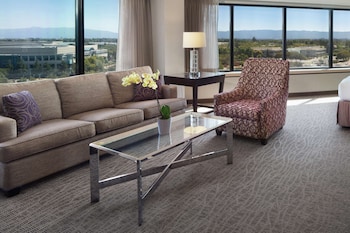 Junior Suite, 1 King Bed, Accessible, Bathtub (Hearing)