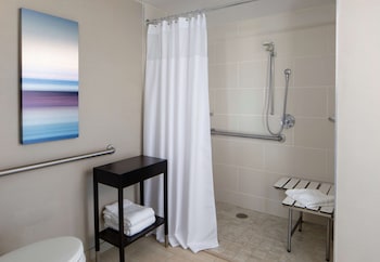 Executive Room, 1 King Bed, Accessible, Bathtub (Hearing)