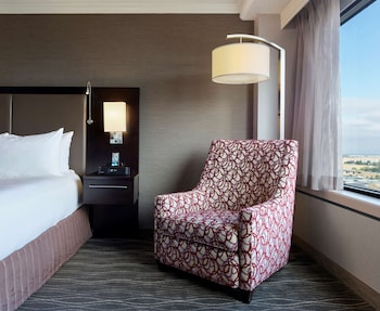 Junior Suite, 1 King Bed, Accessible, Bathtub (Hearing)