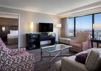 Suite, 1 King Bed (One Bedroom)
