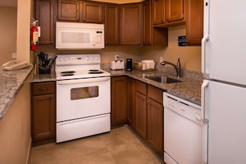 Suite, Multiple Beds, Non Smoking, Kitchen (Living Room)