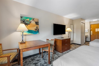 Standard Room, 2 Queen Beds, Non Smoking, Refrigerator