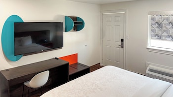 Deluxe Room, 1 King Bed, Non Smoking