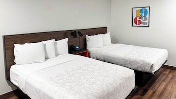 Deluxe Room, 2 Double Beds, Non Smoking, Refrigerator & Microwave