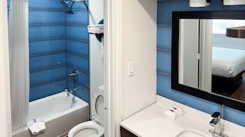 Deluxe Room, 1 King Bed, Non Smoking