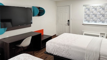 Deluxe Room, 2 Double Beds, Non Smoking, Refrigerator & Microwave