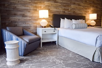 Room, 1 King Bed, Balcony (Parkside)