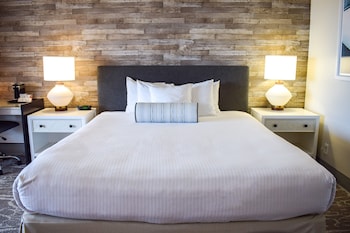 Room, 1 King Bed, Balcony, Ocean View (Harborside)
